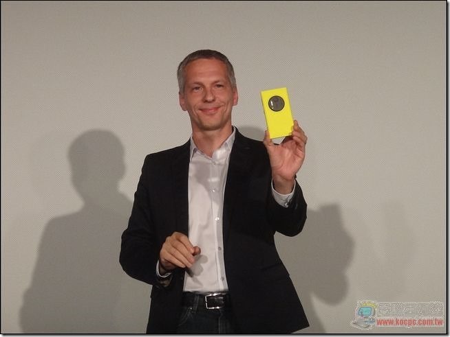 Nokia Lumia 1020-02