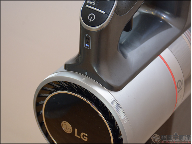 LG CordZero A9 無線手持吸塵器 開箱實測，灰塵、螨蟲通通一掃而空 - 電腦王阿達