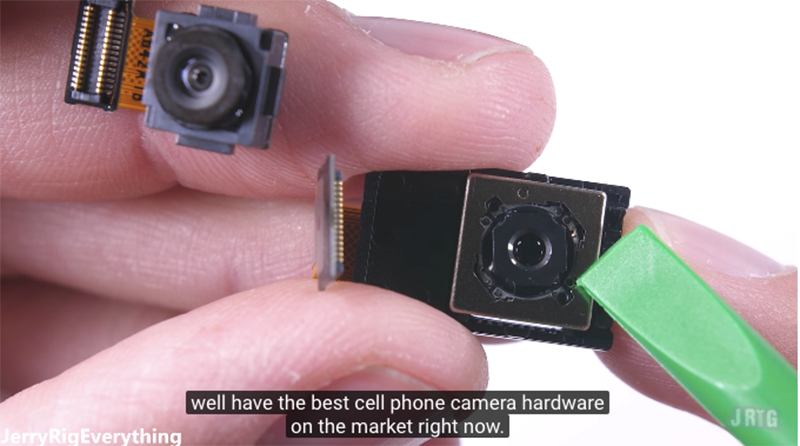 國外 YouTuber 拆解 LG V30 相機鏡頭令人驚艷，半模組化設計維修更容易 - 電腦王阿達
