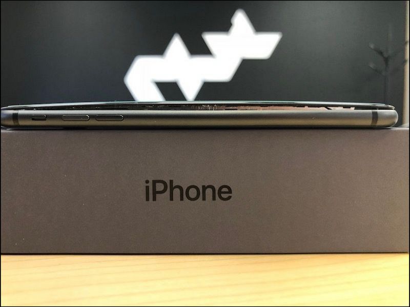 iPhone 8 Plus 電池膨脹 全球連環爆，就連剛開箱的新機也發胖 - 電腦王阿達