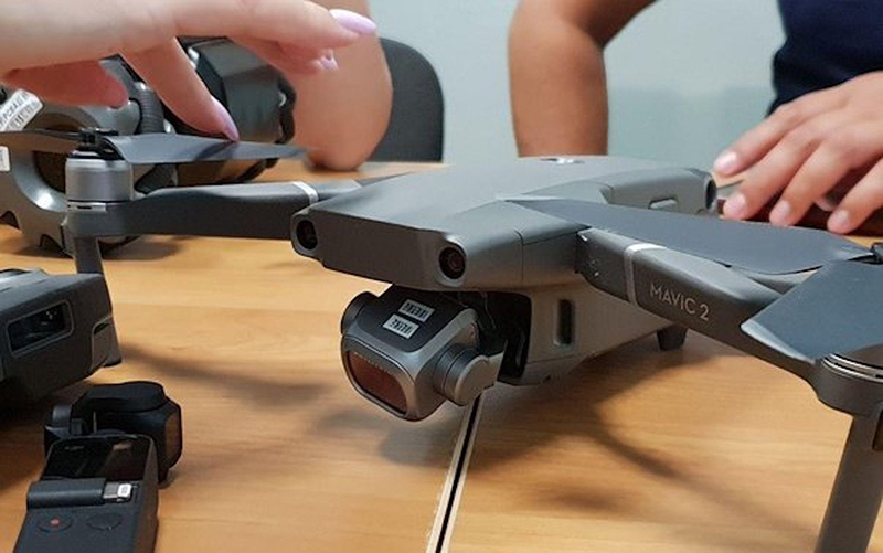 DJI Mavic 2 疑似實機照現身，掛了顆粗勇大顆的鏡頭- 電腦王阿達