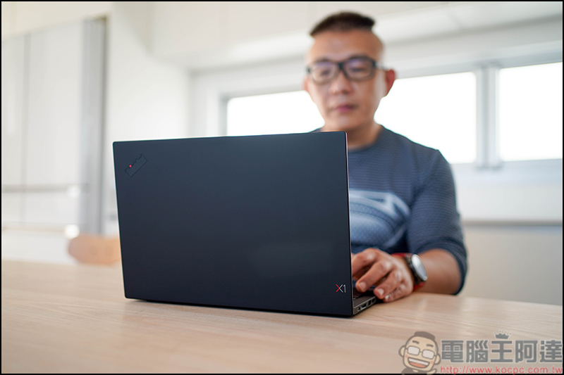 Lenovo ThinkPad X1 Carbon 7th 開箱，只有一公斤出頭的高效能軍規