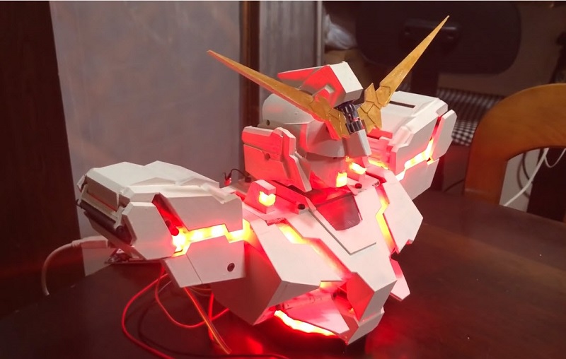 日本達人自製1/30自動變形獨角獸鋼彈 可發光亦可變形 - 電腦王阿達