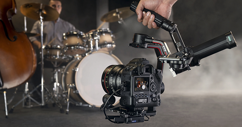 DJI 專業相機三軸穩定器RS 2 和RSC 2 發表，1.4 吋觸控螢幕與圖傳跟隨