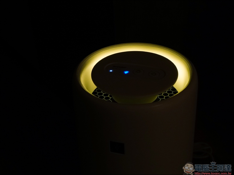 Baby SHARP 最主動的空氣清淨機 FU-NC01 開箱動手玩，小巧尺寸適合擺放家中任意場所、內建夜燈模式、清潔超簡單 - 電腦王阿達