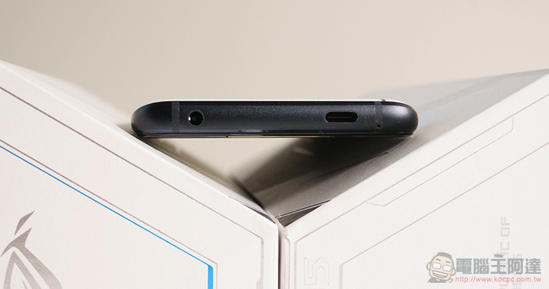 ROG Phone 5 Ultimate 開箱體驗：細節滿滿的最強遊戲手機（評價 評測 動手玩） - 電腦王阿達