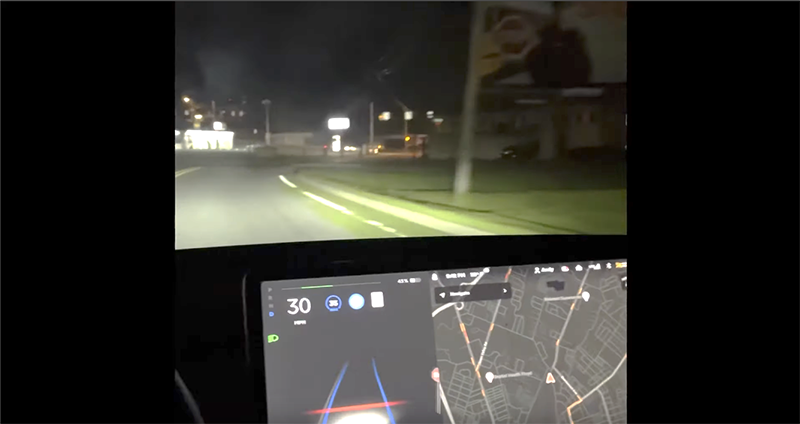 Tesla 自動駕駛無故自動煞停讓人怕爆？原因看來與「招牌」有關（咦） - 電腦王阿達