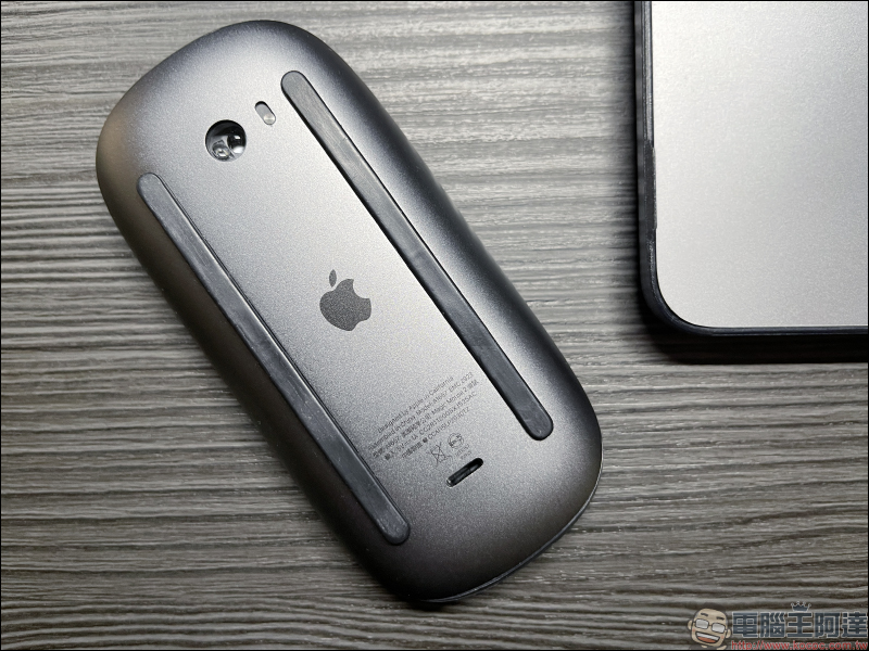 新 iMac 發表後， Apple 仍未改變 Magic Mouse 底部充電接口的位置 - 電腦王阿達