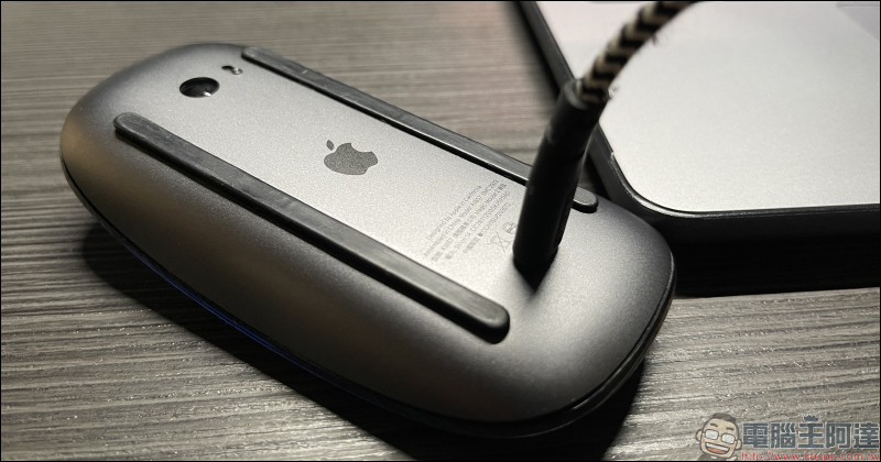 新 iMac 發表後， Apple 仍未改變 Magic Mouse 底部充電接口的位置 - 電腦王阿達