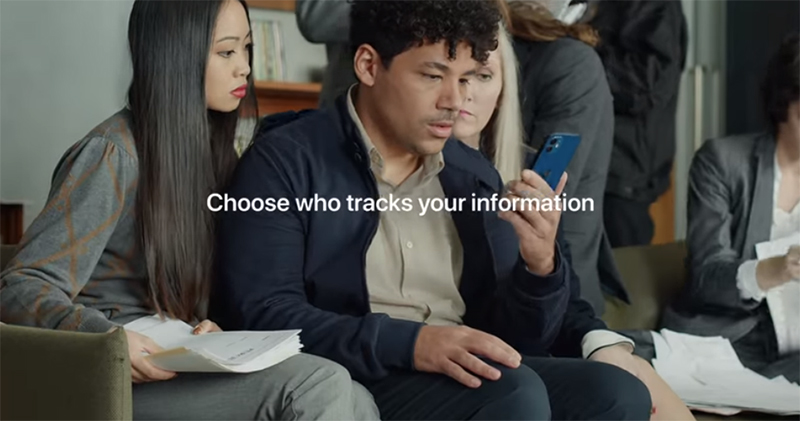 Apple 新廣告影片釋出，告訴你每天被一堆人追蹤的滋味 - 電腦王阿達