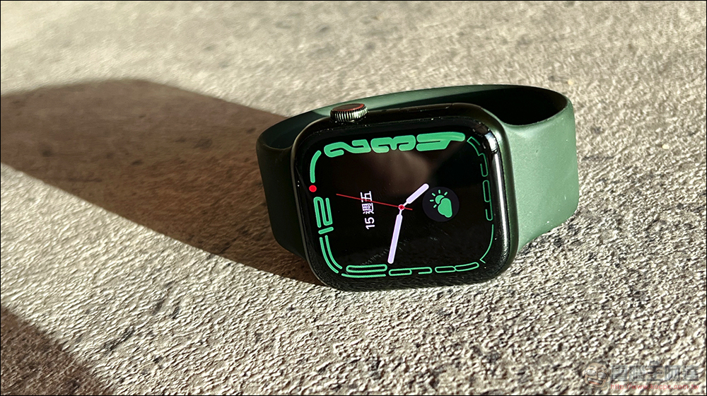 傳聞 Apple Watch Pro 將採用鈦金屬錶殼並迎來自 Series 4 以來首次「真正全新設計」，但並非謠傳的扁平化造型 - 電腦王阿達
