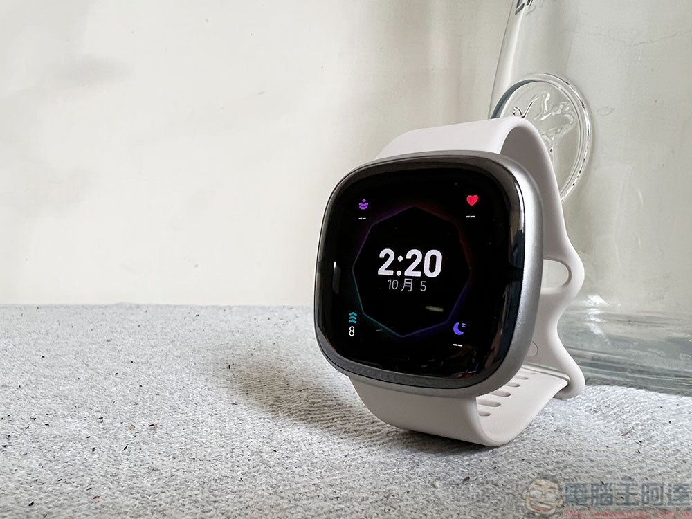 売れ筋がひ贈り物！ fitbit sense 充電台 lavueltaalhuascaran.com