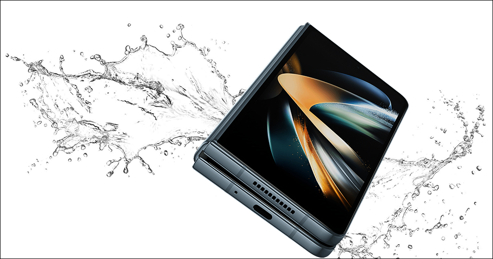 三星 Galaxy Z Fold4 宣稱世上首款防水摺疊智慧手機，但現實生活卻 GG 了（放在一起的 iPhone 14 Pro Max 完全沒事） - 電腦王阿達