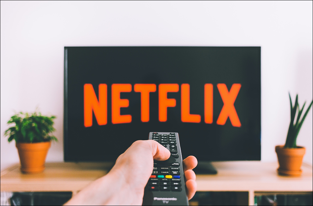 Netflix 向外媒稱，先前的「帳戶共享條款」曝光純屬意外，非全球性、暫時只針對特定市場有效 - 電腦王阿達
