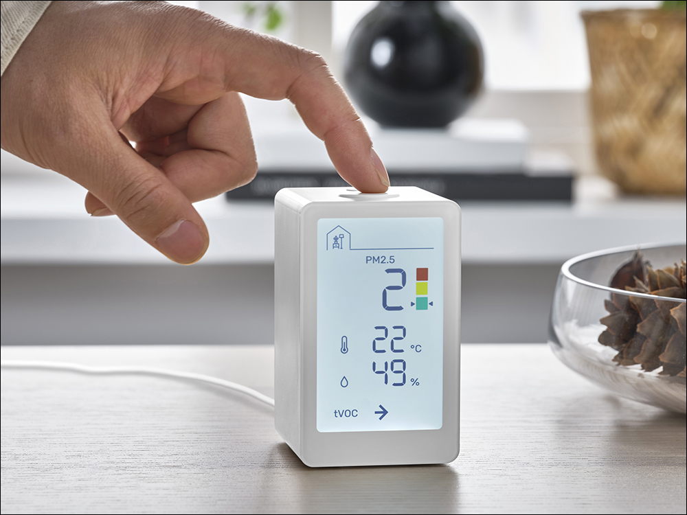 IKEA 推出 Vindstyrka 一款外型超 Q 的智慧空氣品質感應器：可偵測室內環境溫度、濕度、PM2.5 與 TVOC - 電腦王阿達