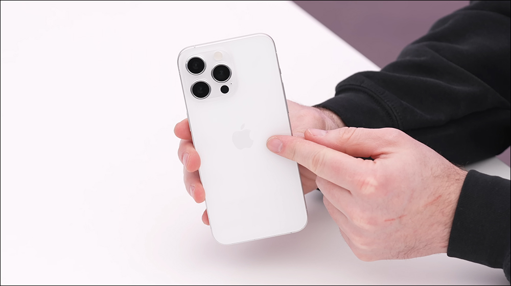 iPhone 15 Pro Max 開箱動手玩影片，最新機模揭示更窄螢幕邊框、全新 Type-C 接口、音量鍵與多功能按鈕，傳聞配備 6 倍光學潛望式長焦鏡頭 - 電腦王阿達