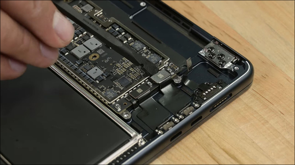 15 吋MacBook Air 拆解，揭示熟悉的設計與升級的六揚聲器音響系統- 電腦王阿達