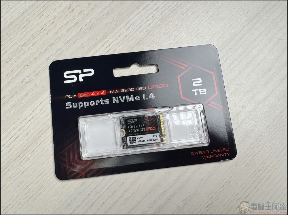 廣穎電通 SP UD90 M.2 2230 2TB SSD 開箱 (2)