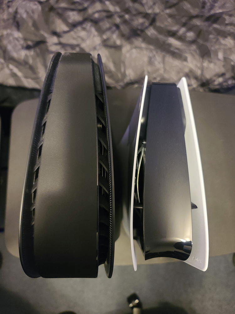 PS5 Slim 國外似乎有店家已偷偷先開賣，實機跟上一代比對照現身 - 電腦王阿達