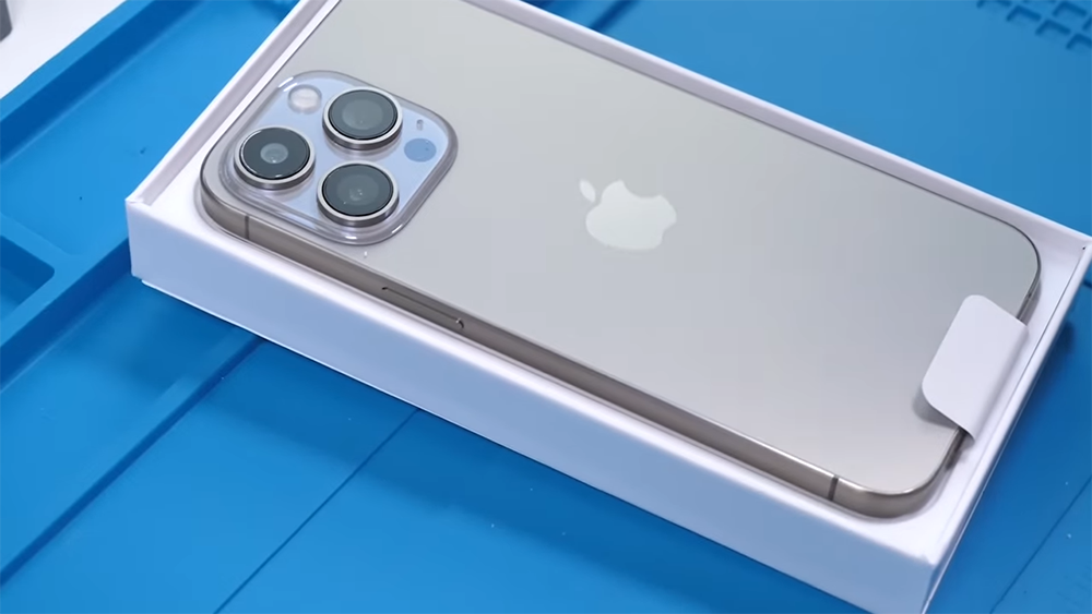 國外 YouTuber 開箱僅 220 美金的山寨版 iPhone 15 Pro Max，外型和質感超像，還有動作按鈕 - 電腦王阿達