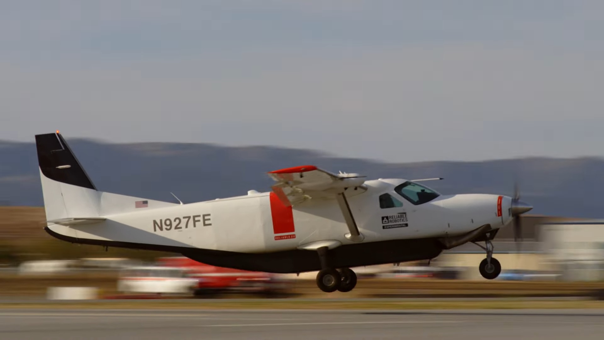 美國加州自動化系統公司完成飛機無駕駛員獨立飛行的創舉 - 電腦王阿達