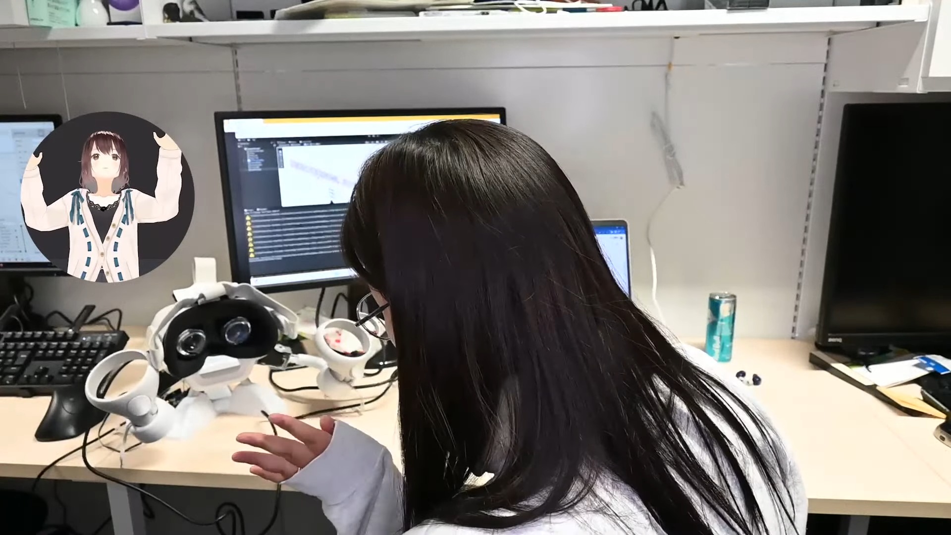 日本北海道大學研究人員發明一款支架「OMEME」，讓你的頭戴顯示器變成陪伴機器人陪你工作 - 電腦王阿達