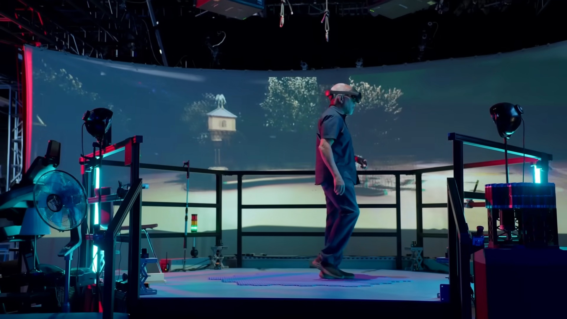迪士尼新發明 HoloTile 地板，改變 VR 遊戲沉浸感低和空間感受限的問題 - 電腦王阿達