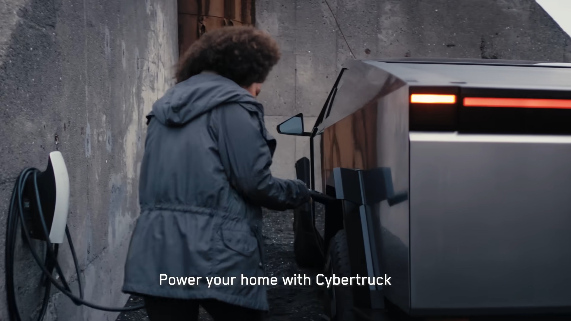 特斯拉 Cybertruck 化身行動電源，為住家、車輛、工具和野外派對提供充足電量 - 電腦王阿達