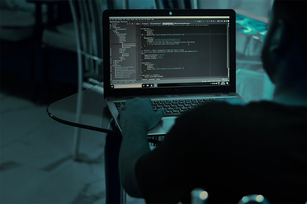電影裡對「駭客」最常見的 5 種錯誤詮釋 - 電腦王阿達