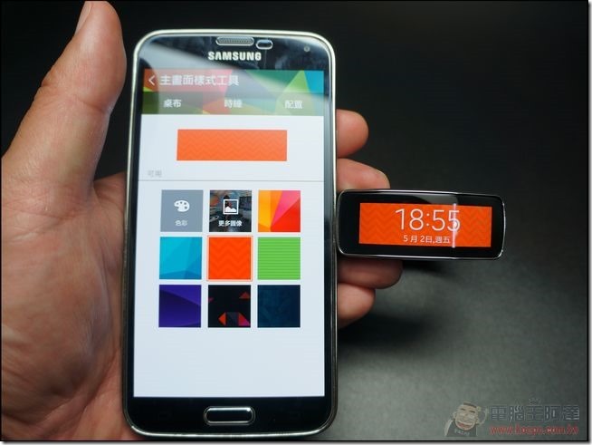 Samsung Gear Fit - 具備計時、訊息通知、健康管理、運動記錄、心跳偵